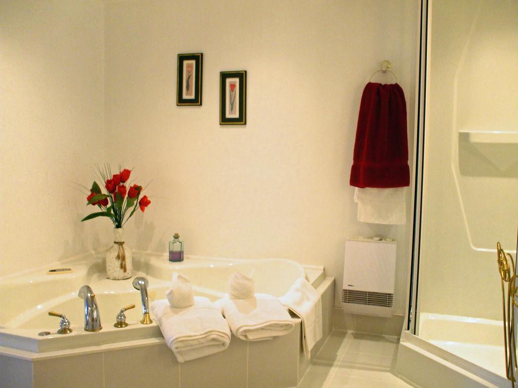Cote St-Hermas Gite Au Vignoble Mirabel Room photo