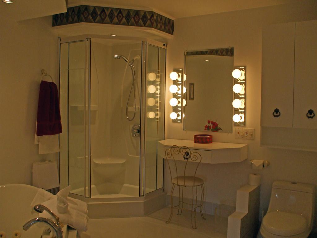 Cote St-Hermas Gite Au Vignoble Mirabel Room photo