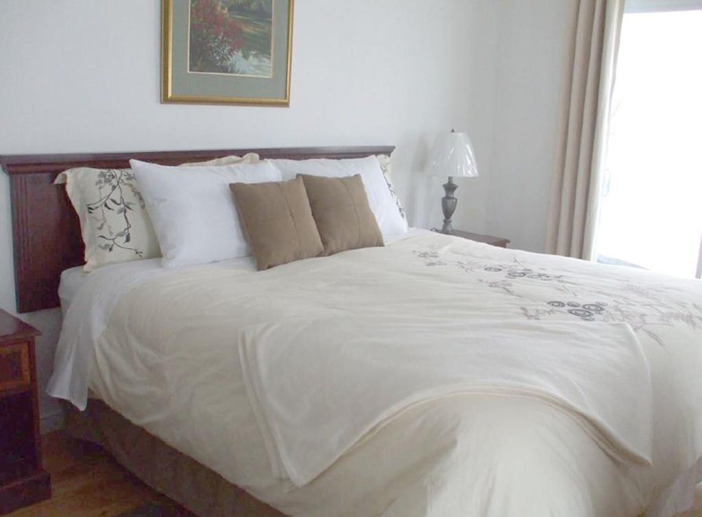 Cote St-Hermas Gite Au Vignoble Mirabel Room photo